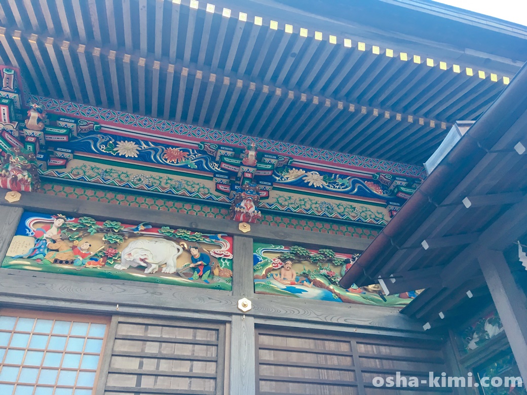 宝登山神社本殿には彩色が施されている